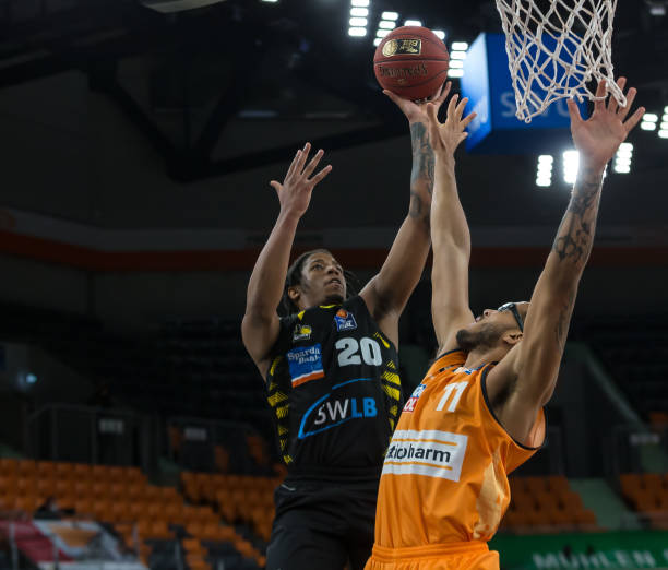 拉菲尼亚本场数据：传射建功，3次关键传球，3射2正，2次抢断.