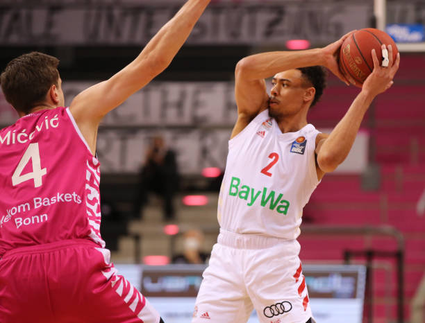 [德甲]马尔穆什晃开防守 右脚抽射扩大比分.