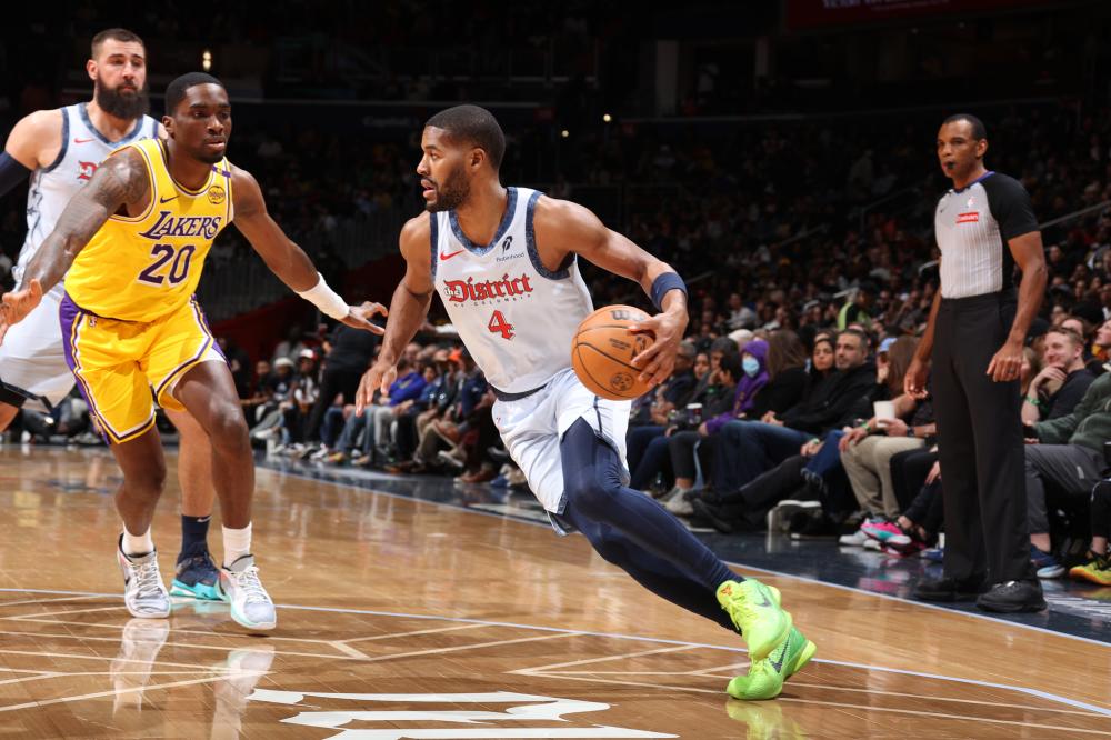 竞争呈现出 竞争呈现出